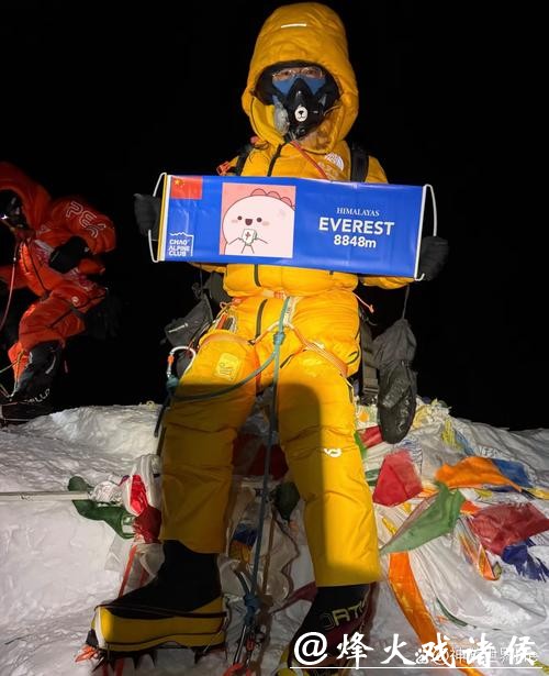 球场边最强“元气发电机”,MOMO一个笑容让看台瞬间沸腾 球场边最强“元气发电机”,MOMO一个笑容让看台瞬间沸腾